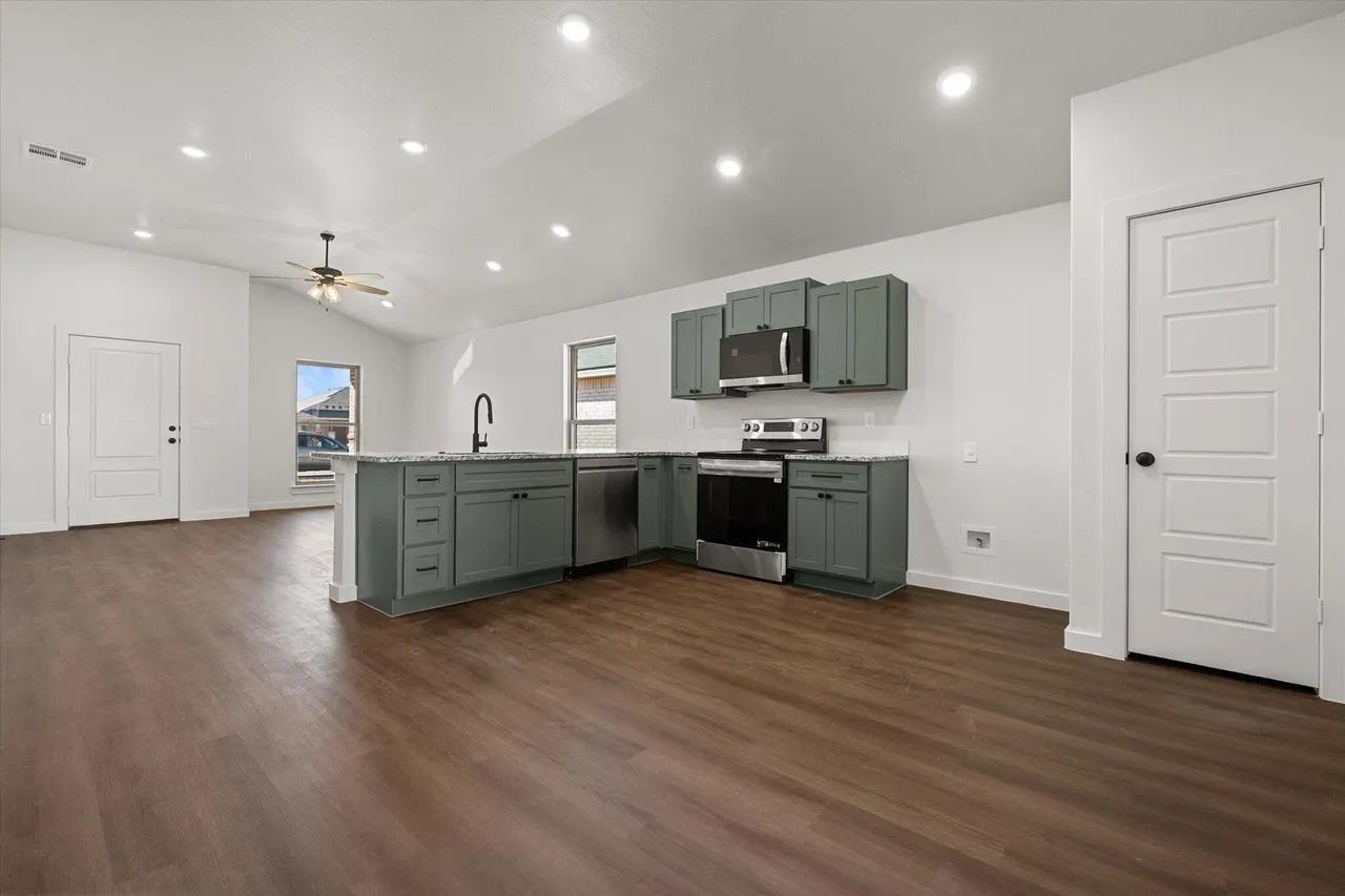 Photo 12 — 2405 Helena Avenue, Lubbock, TX 79407