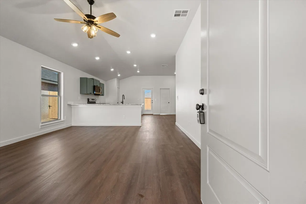 Photo 4 — 2405 Helena Avenue, Lubbock, TX 79407