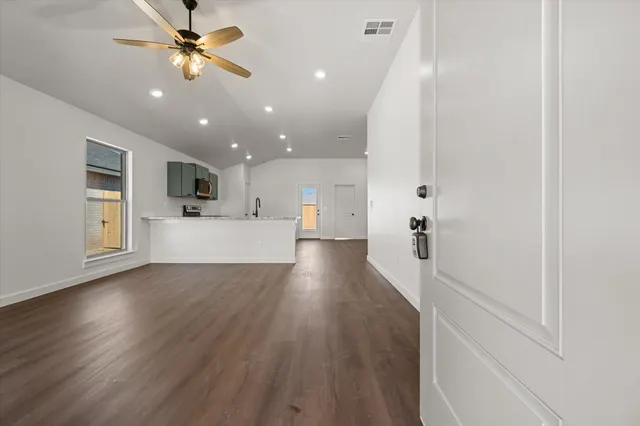 Photo 4 — 2405 Helena Avenue, Lubbock, TX 79407
