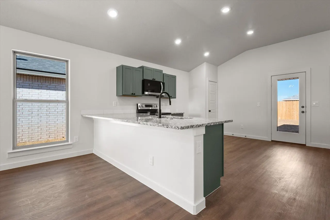 Photo 11 — 2405 Helena Avenue, Lubbock, TX 79407