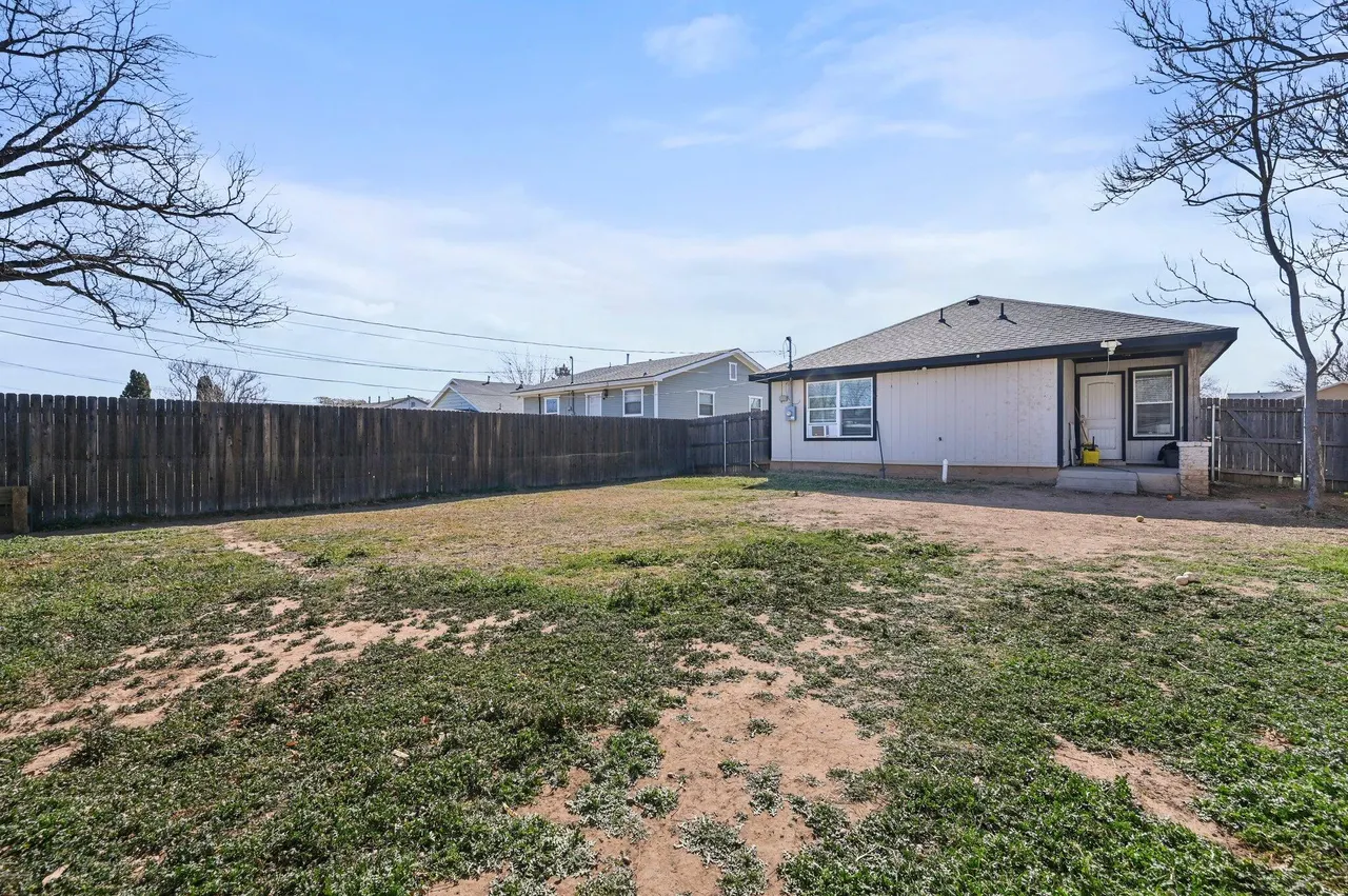 Photo 13 — 2116 24th Street, Lubbock, TX 79411