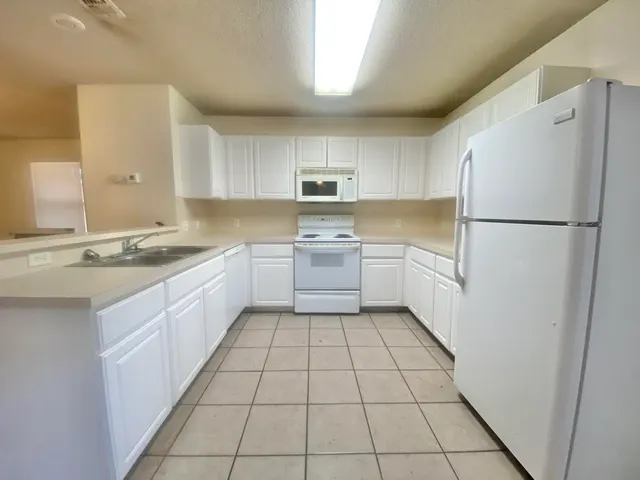 Photo 5 — 6320 7th Street, Lubbock, TX 79416