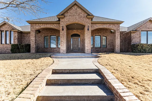 Photo 4 — 7707 La Salle Avenue, Lubbock, TX 79424
