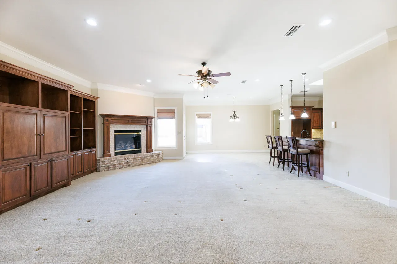 Photo 8 — 7707 La Salle Avenue, Lubbock, TX 79424