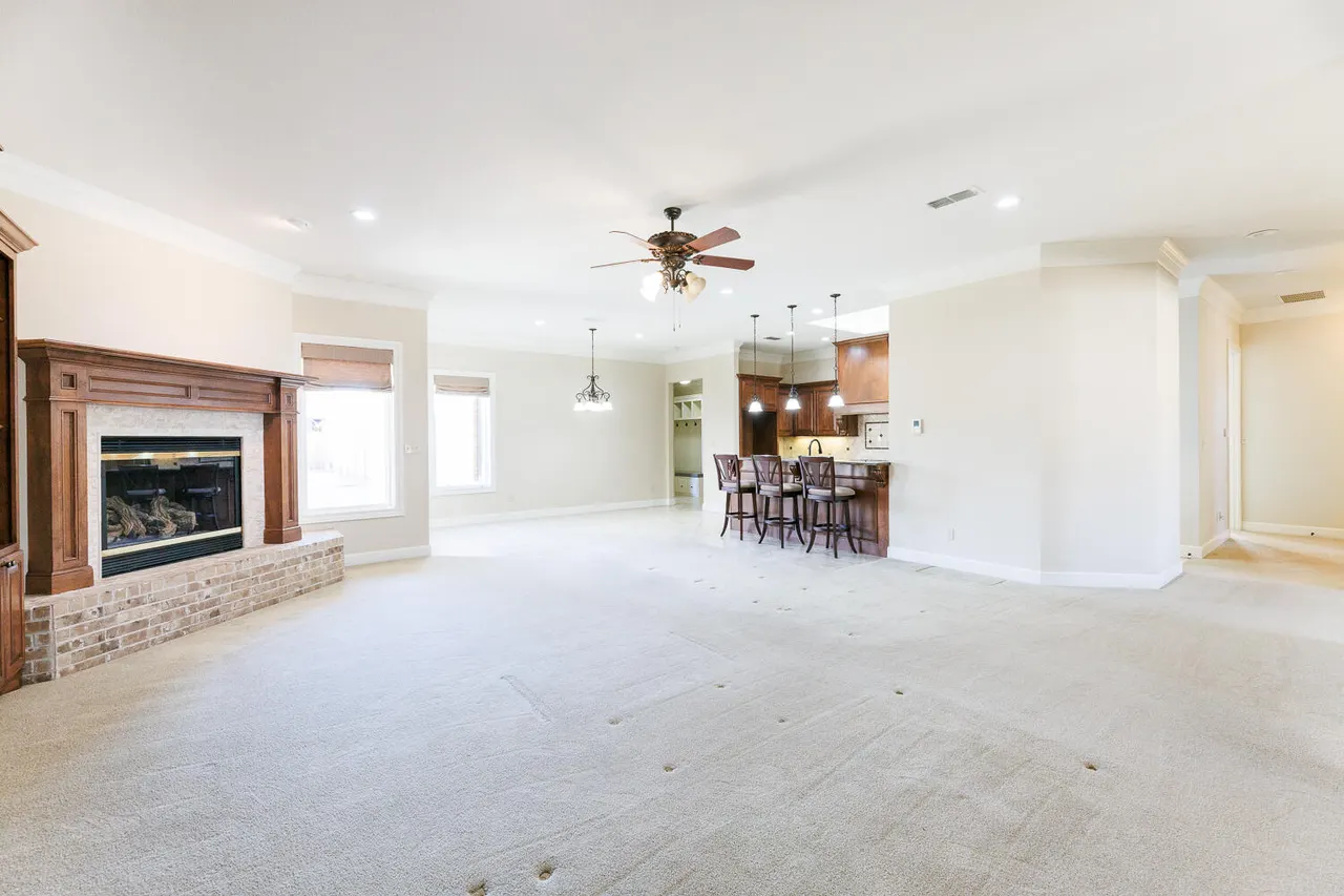 Photo 14 — 7707 La Salle Avenue, Lubbock, TX 79424
