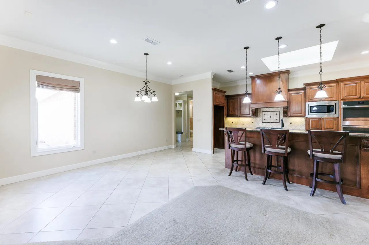 Photo 16 — 7707 La Salle Avenue, Lubbock, TX 79424