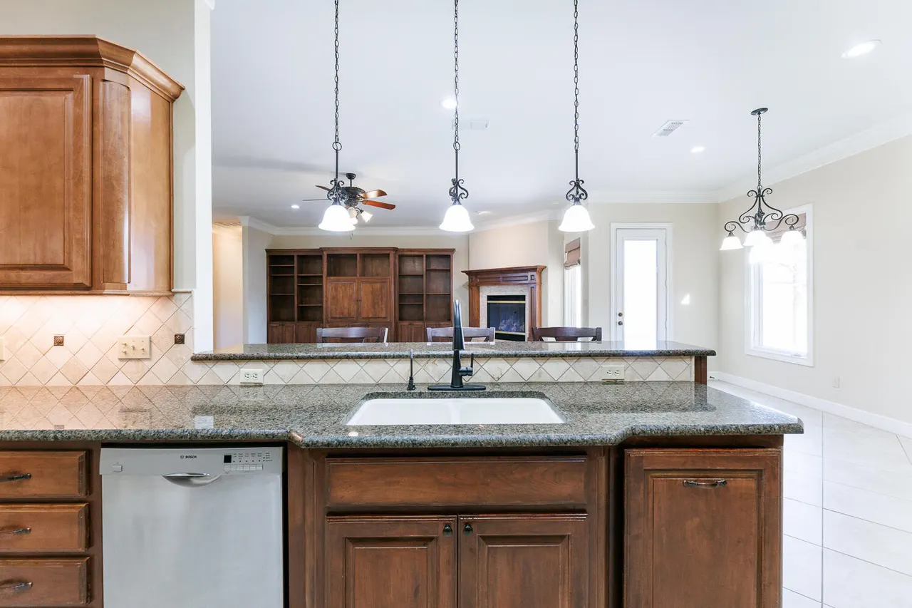 Photo 23 — 7707 La Salle Avenue, Lubbock, TX 79424