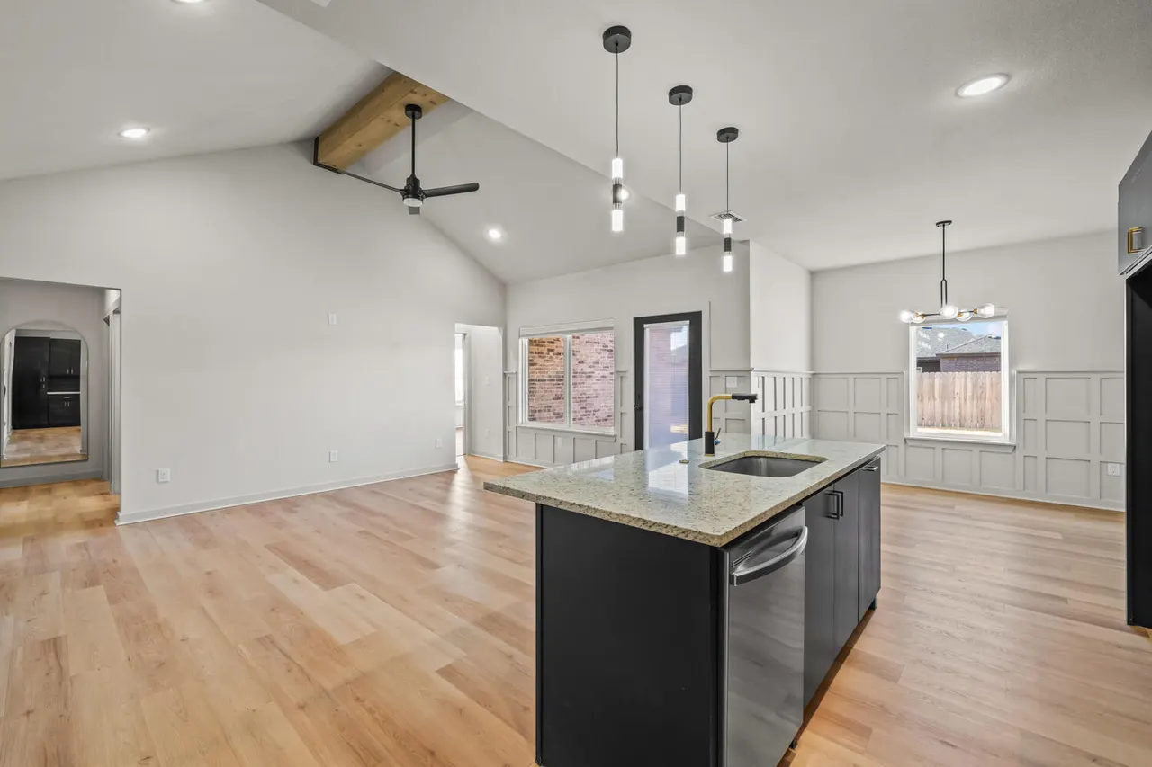 Photo 5 — 6905 13th Street, Lubbock, TX 79416