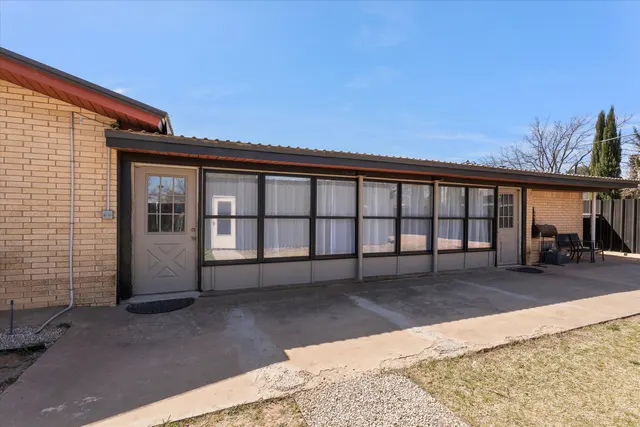 Photo 8 — 603 3rd Street, Plains, TX 79355