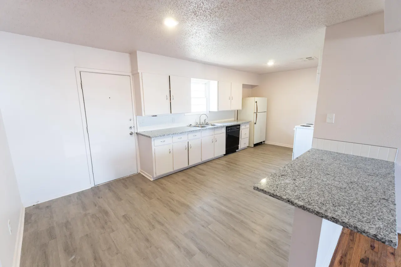 Photo 5 — 5607 43rd Street, Lubbock, TX 79414