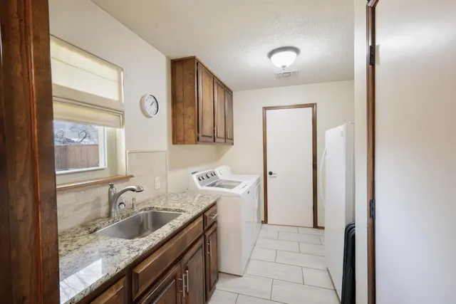 Photo 2 — 208 N Navasota Drive, Plainview, TX 79072