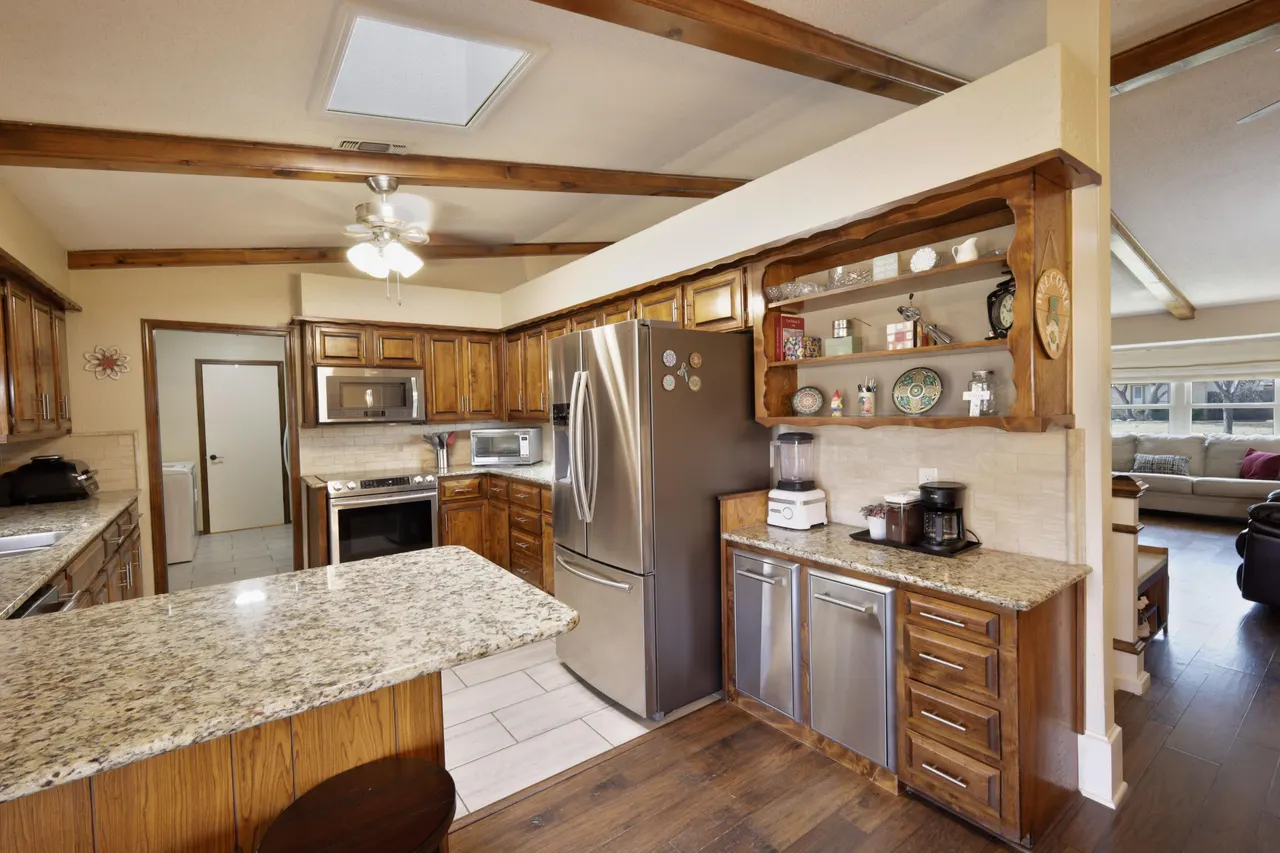 Photo 4 — 208 N Navasota Drive, Plainview, TX 79072