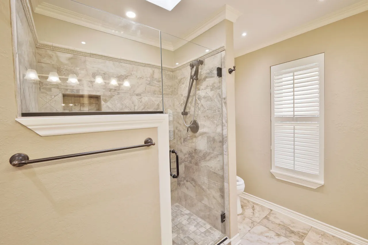 Photo 12 — 208 N Navasota Drive, Plainview, TX 79072