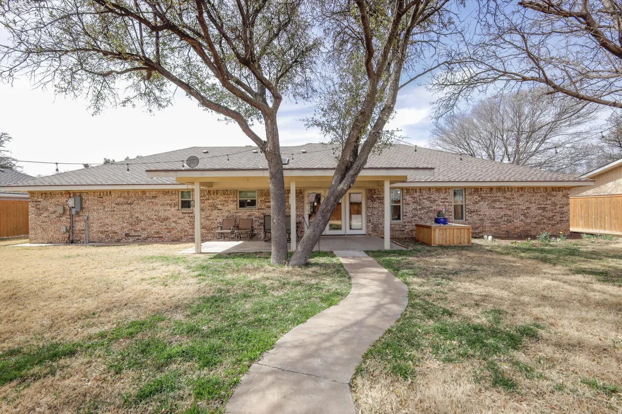 Photo 21 — 208 N Navasota Drive, Plainview, TX 79072