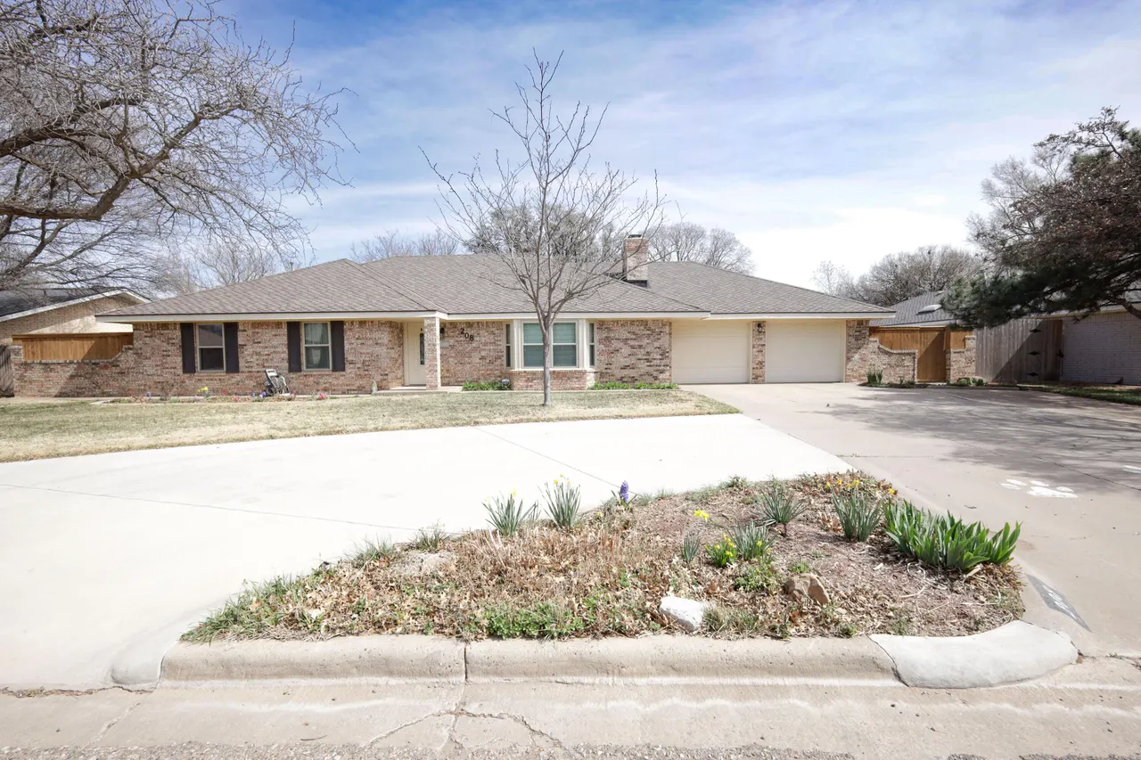 Front exterior — 208 N Navasota Drive, Plainview, TX 79072
