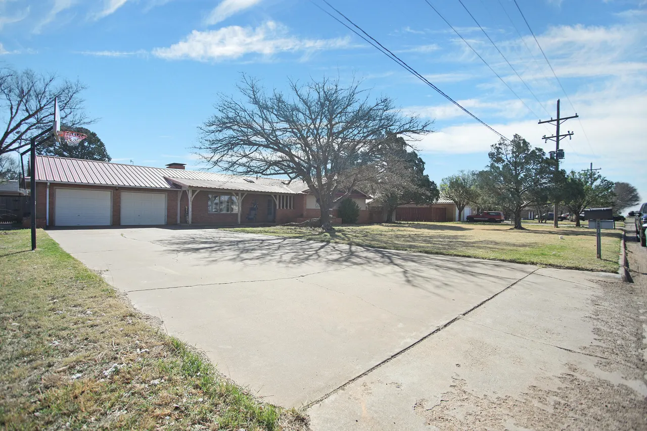 Photo 2 — 605 S Ayrshire Avenue, Crosbyton, TX 79322