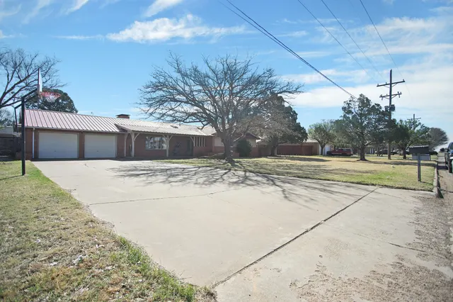 Photo 2 — 605 S Ayrshire Avenue, Crosbyton, TX 79322