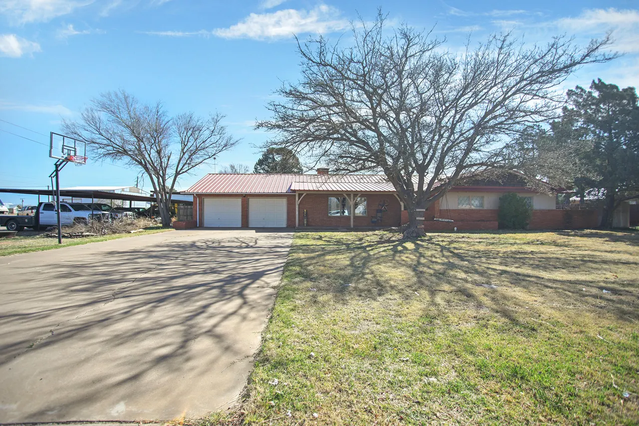 Front exterior — 605 S Ayrshire Avenue, Crosbyton, TX 79322