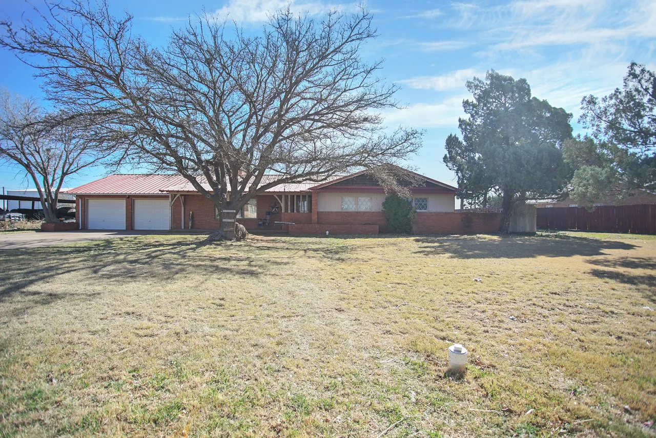 Photo 3 — 605 S Ayrshire Avenue, Crosbyton, TX 79322
