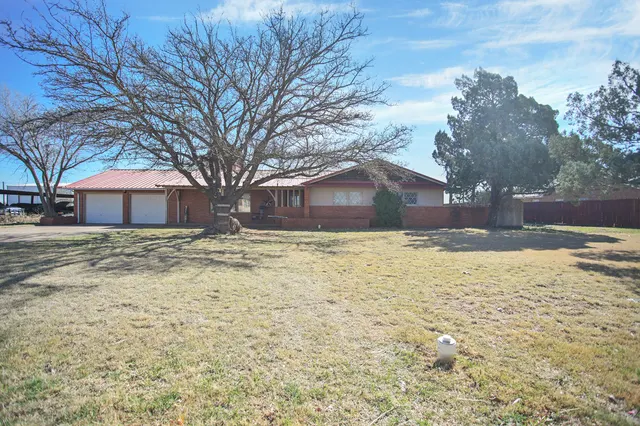 Photo 3 — 605 S Ayrshire Avenue, Crosbyton, TX 79322