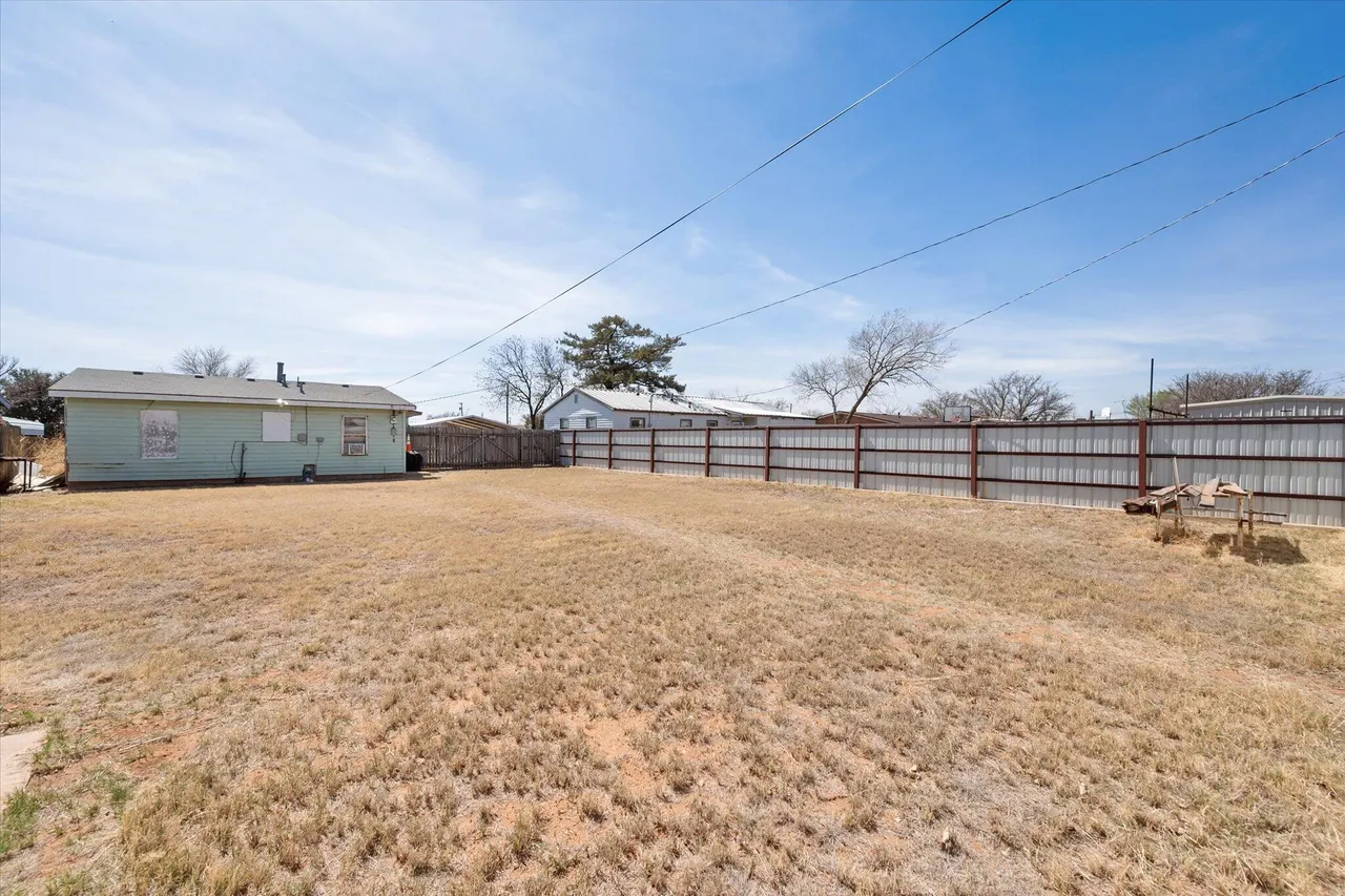 Photo 12 — 513 E Magnolia Avenue, Brownfield, TX 79316
