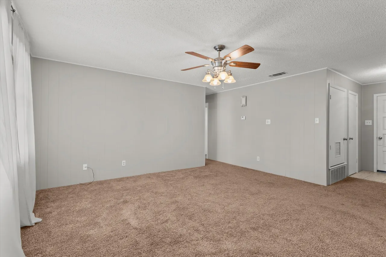 Photo 5 — 403 Poplar Street, Levelland, TX 79336