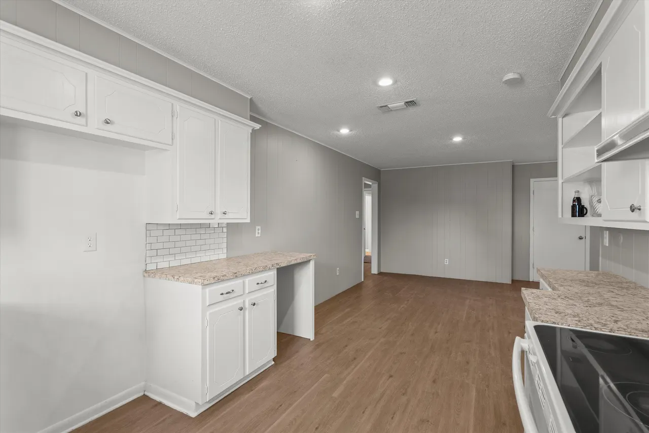 Photo 10 — 403 Poplar Street, Levelland, TX 79336