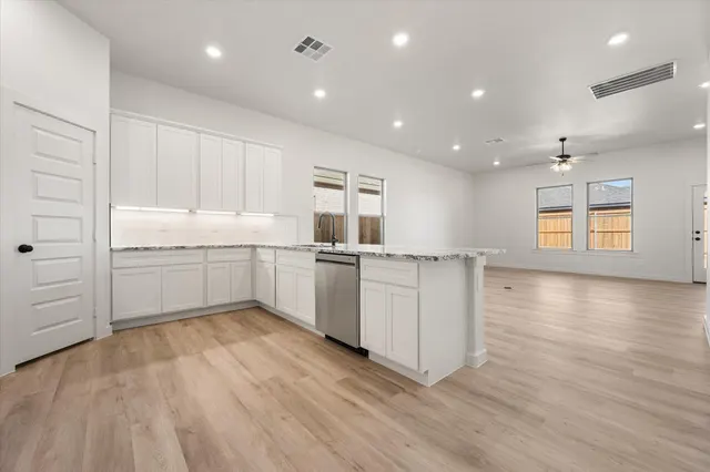 Photo 8 — 6927 53rd Street, Lubbock, TX 79407