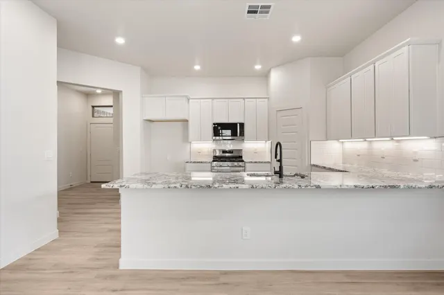 Photo 7 — 6927 53rd Street, Lubbock, TX 79407