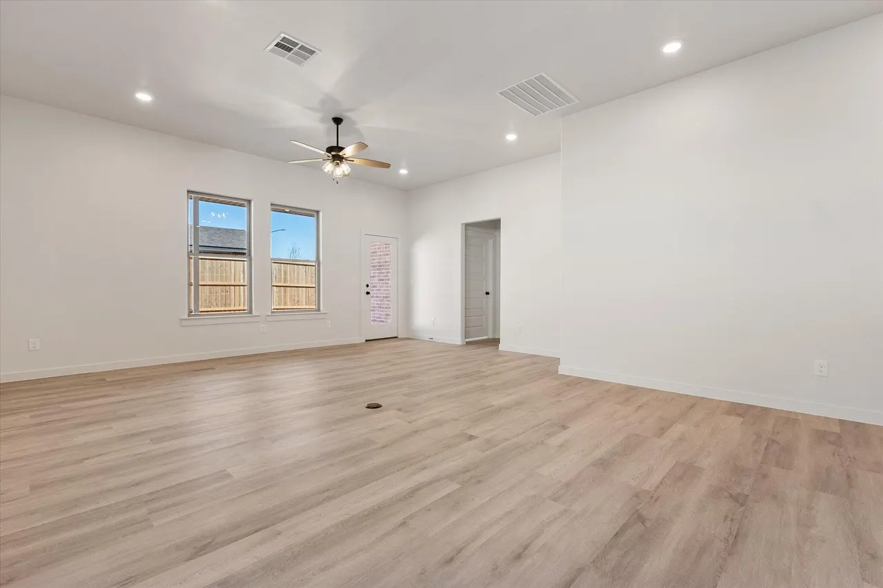 Photo 10 — 6927 53rd Street, Lubbock, TX 79407