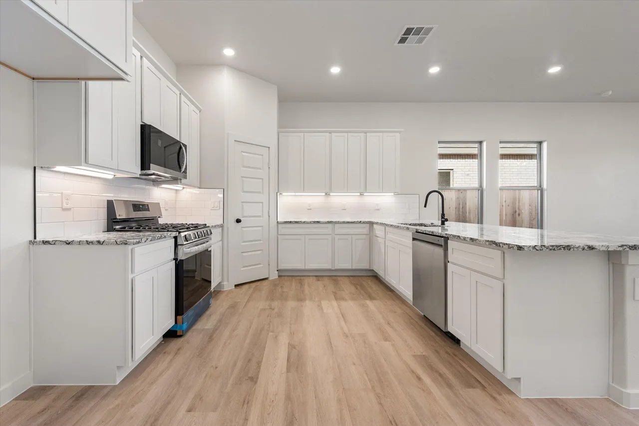 Photo 6 — 6927 53rd Street, Lubbock, TX 79407