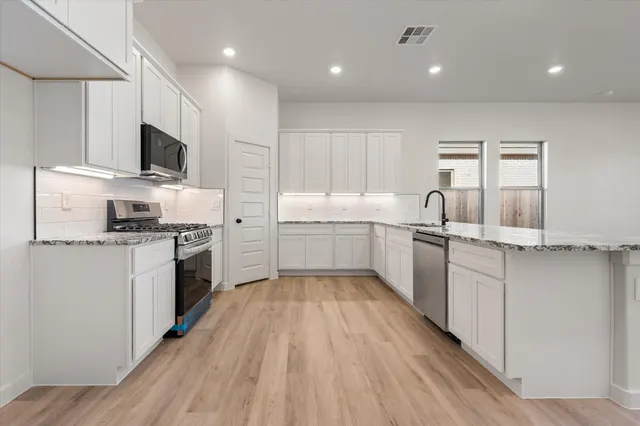 Photo 6 — 6927 53rd Street, Lubbock, TX 79407