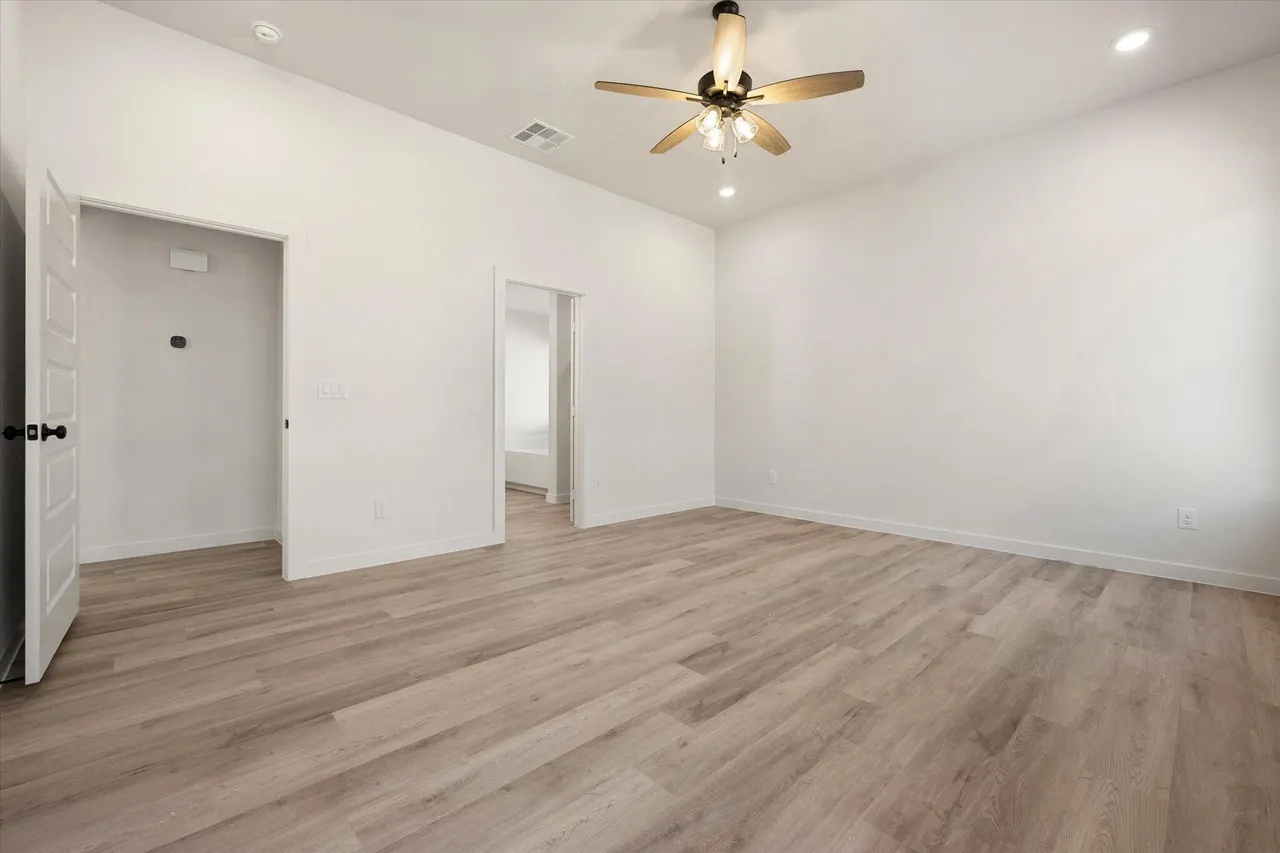 Photo 11 — 6925 53rd Street, Lubbock, TX 79407