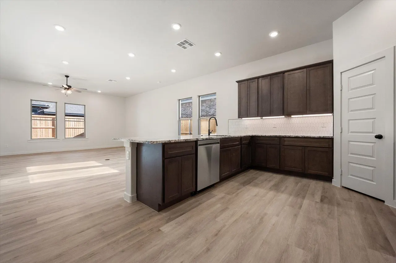 Photo 7 — 6925 53rd Street, Lubbock, TX 79407