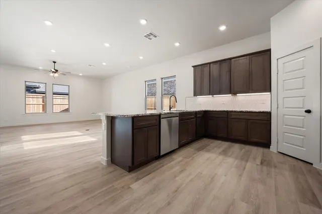Photo 7 — 6925 53rd Street, Lubbock, TX 79407
