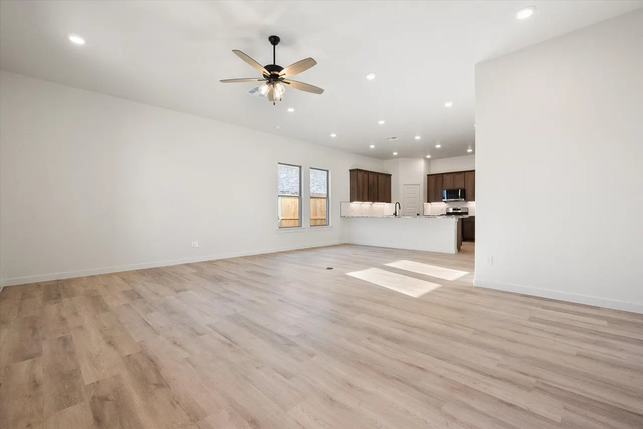 Photo 6 — 6925 53rd Street, Lubbock, TX 79407