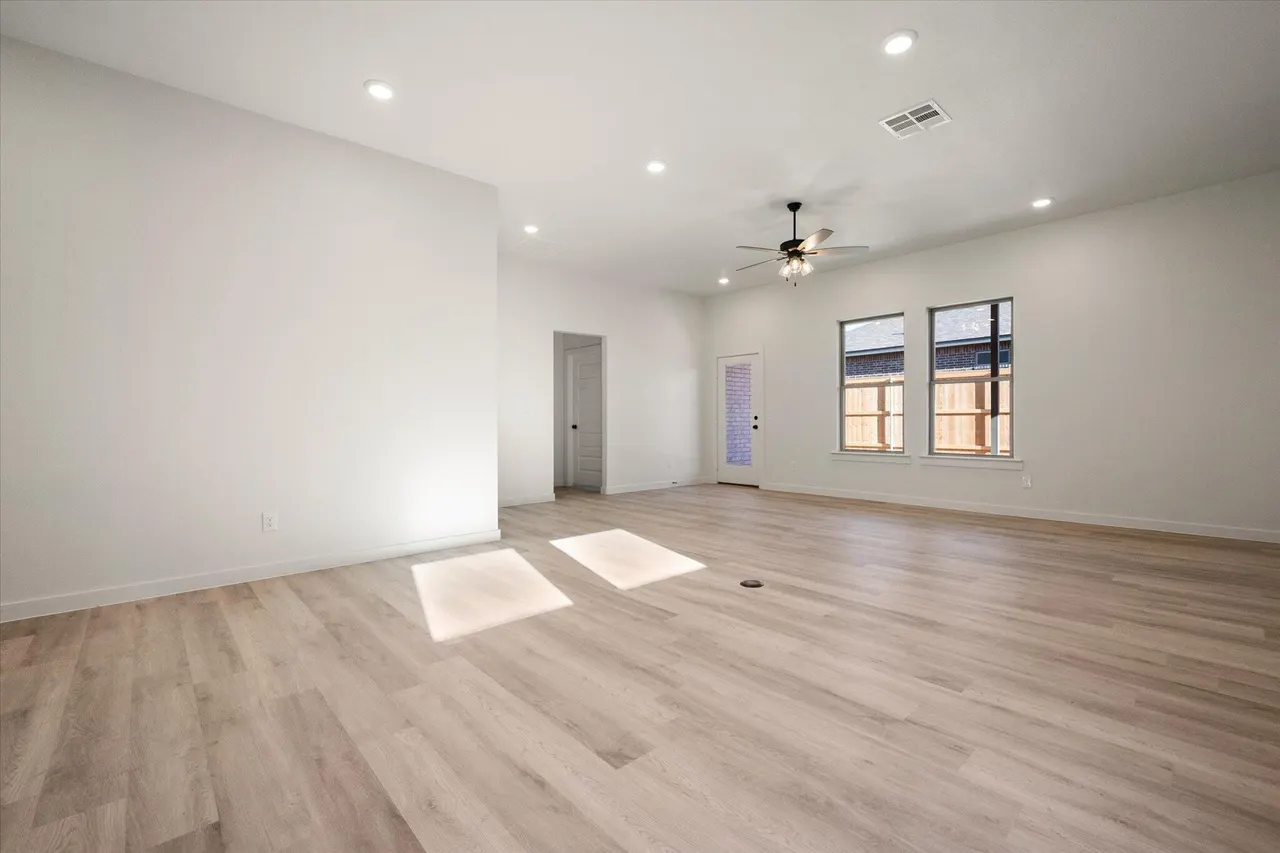 Photo 13 — 6925 53rd Street, Lubbock, TX 79407