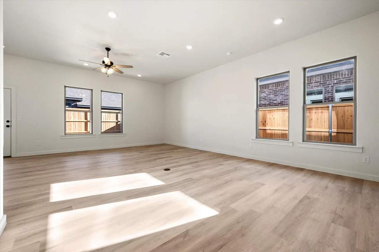 Photo 12 — 6925 53rd Street, Lubbock, TX 79407