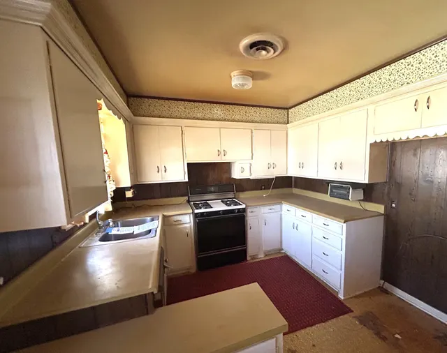 Photo 4 — 2406 48th Street, Lubbock, TX 79412