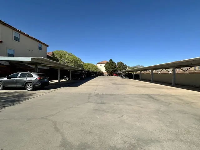 Photo 4 — 2106 Main Street APT 4, Lubbock, TX 79401