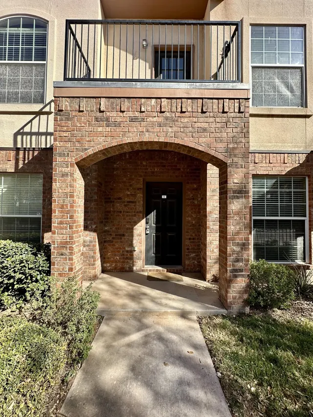 Photo 6 — 2106 Main Street APT 4, Lubbock, TX 79401