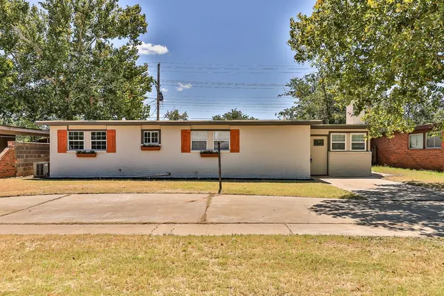 Photo 5 — 2723 66th Street, Lubbock, TX 79413