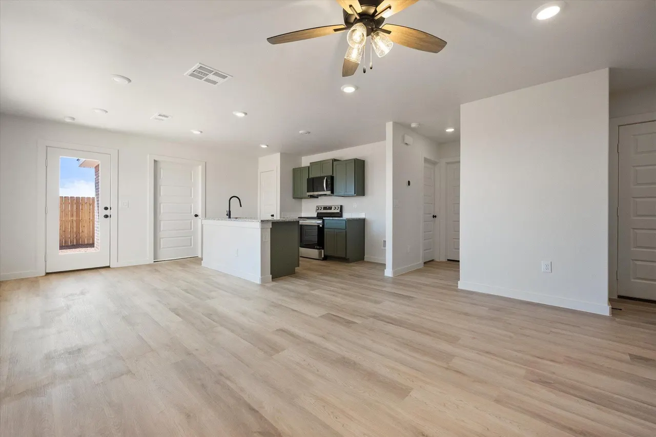Photo 9 — 517 E 24th Street, Wolfforth, TX 79382