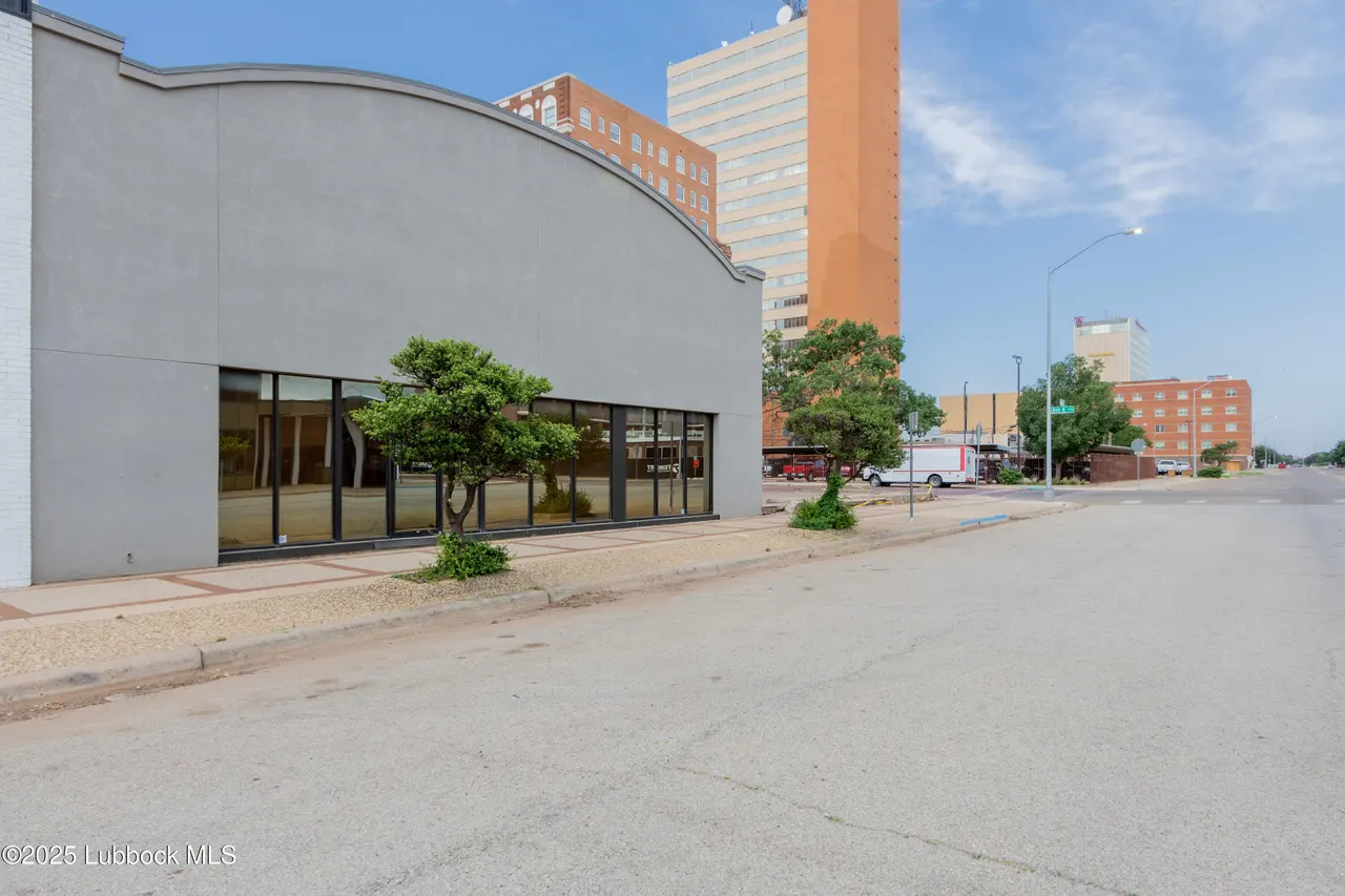 Photo 3 — 1113 Main Street, Lubbock, TX 79401