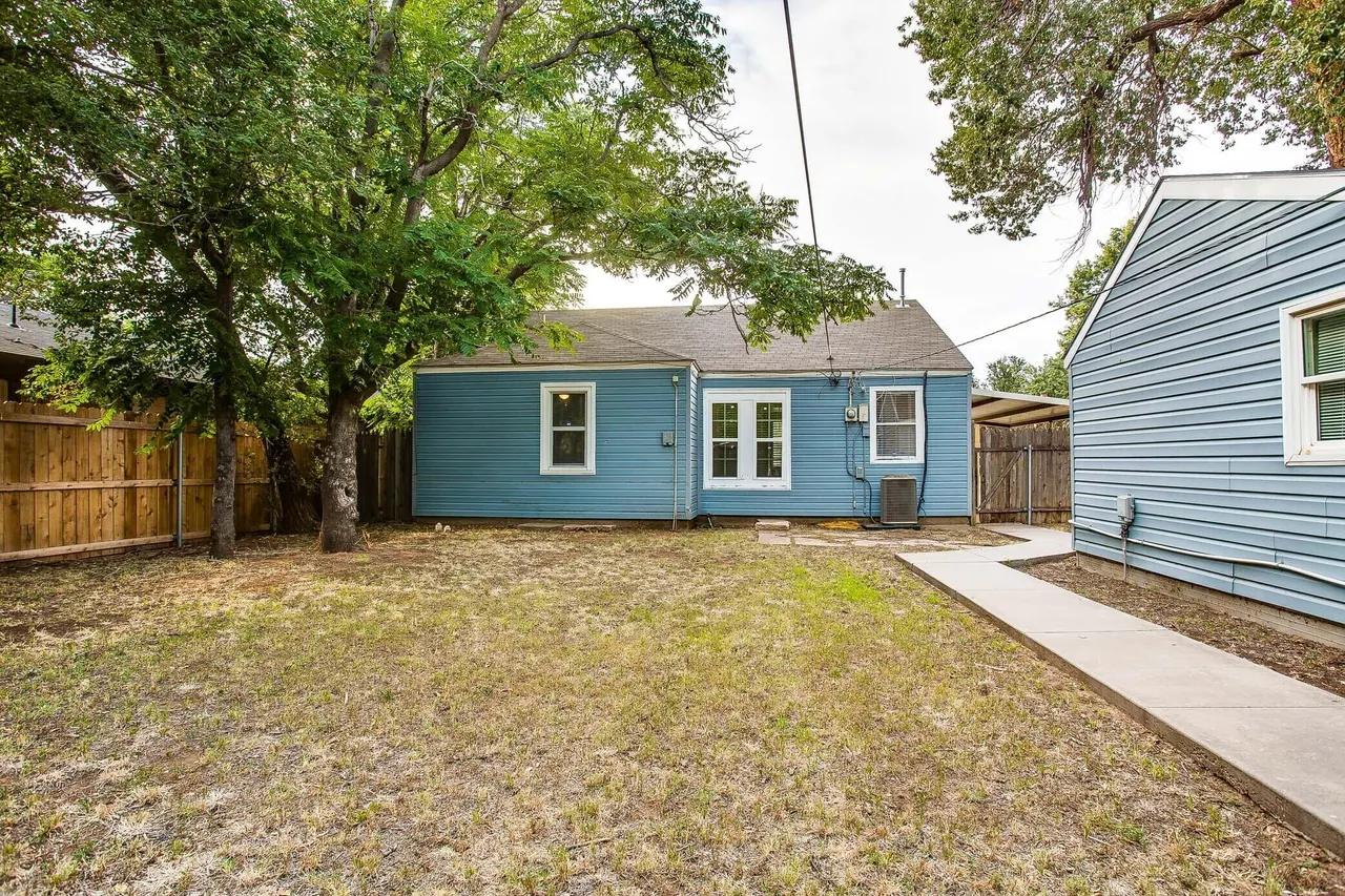 Photo 7 — 2506 22nd Street, Lubbock, TX 79410