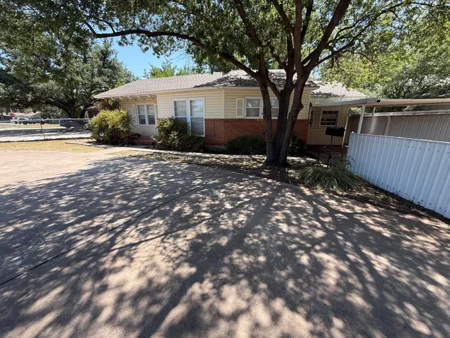 Photo 2 — 2805 27th Street, Lubbock, TX 79410