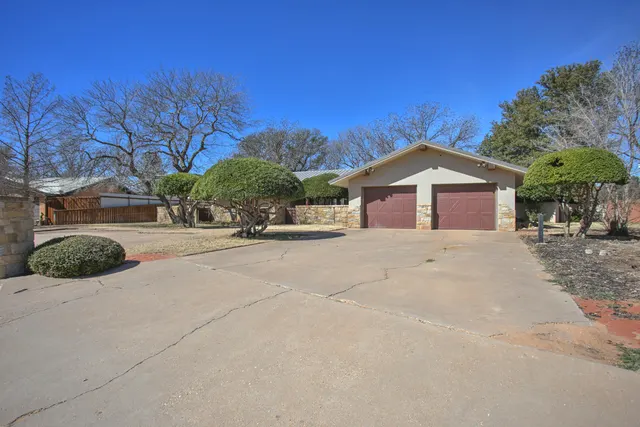 Photo 2 — 1607 E Paseo Circle, Brownfield, TX 79316