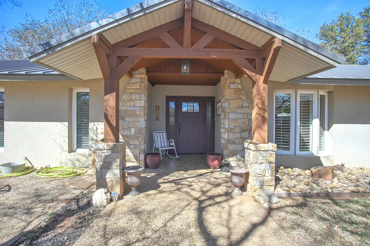 Photo 5 — 1607 E Paseo Circle, Brownfield, TX 79316