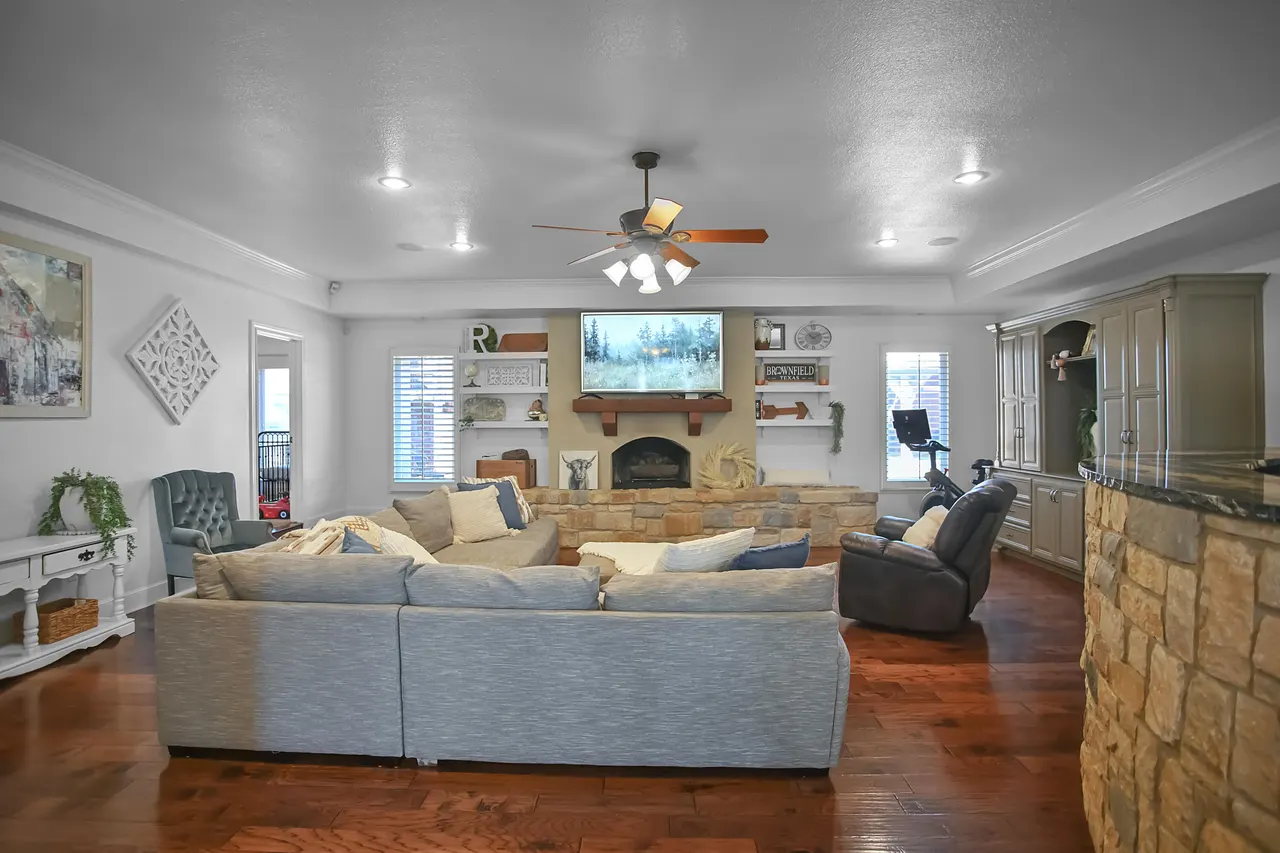 Photo 11 — 1607 E Paseo Circle, Brownfield, TX 79316
