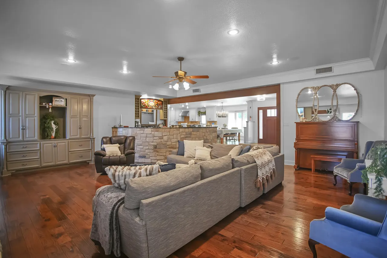 Photo 13 — 1607 E Paseo Circle, Brownfield, TX 79316